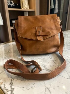 Classic Brown Leather Crossbody Bag with Buckle Flap